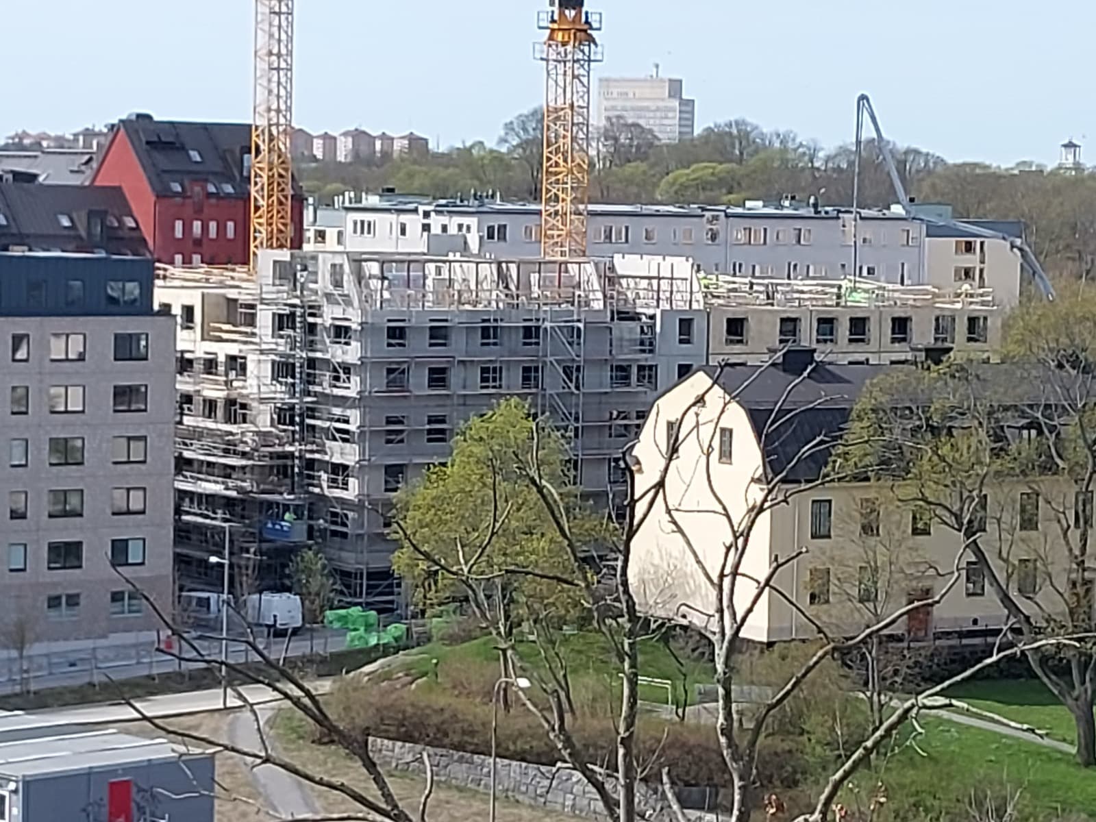 Ananasen — saliekamo dzelzsbetona konstrukciju montāža